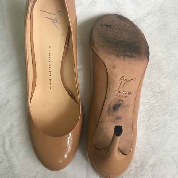 Giuseppe Zanotti nude/ tan round toe patent leather pumps 👠 Sz 40 EU - Picture 6 of 8